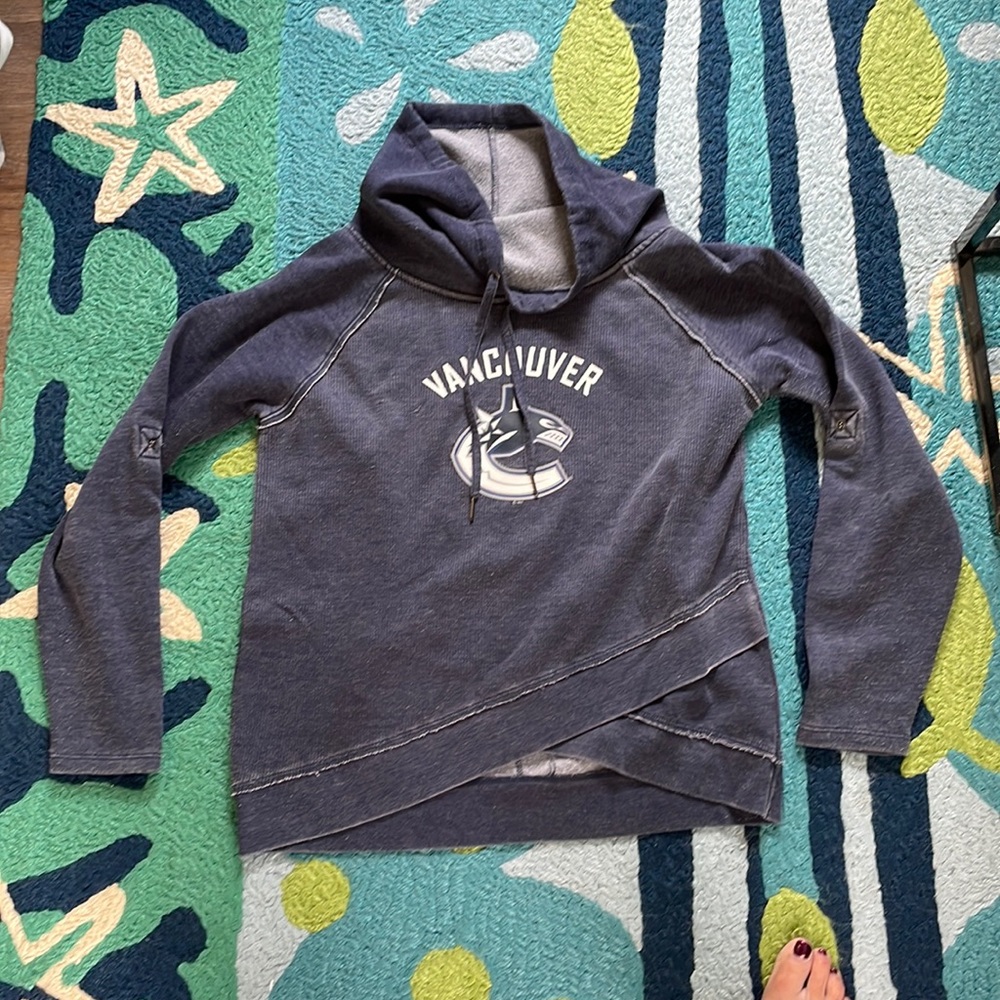 Funnel neck hoodie Vancouver Canucks